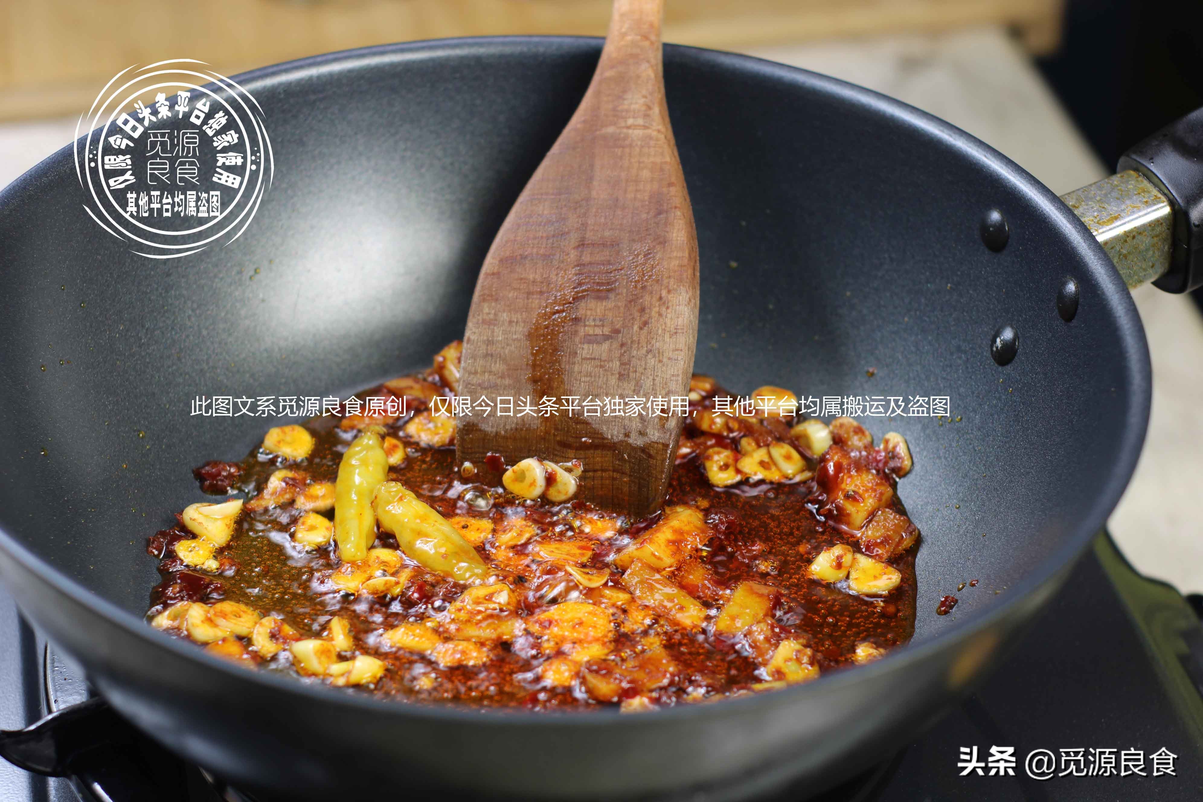 难怪大厨做的黄骨鱼那么好吃，原来做法有诀窍，又学会一道家常菜