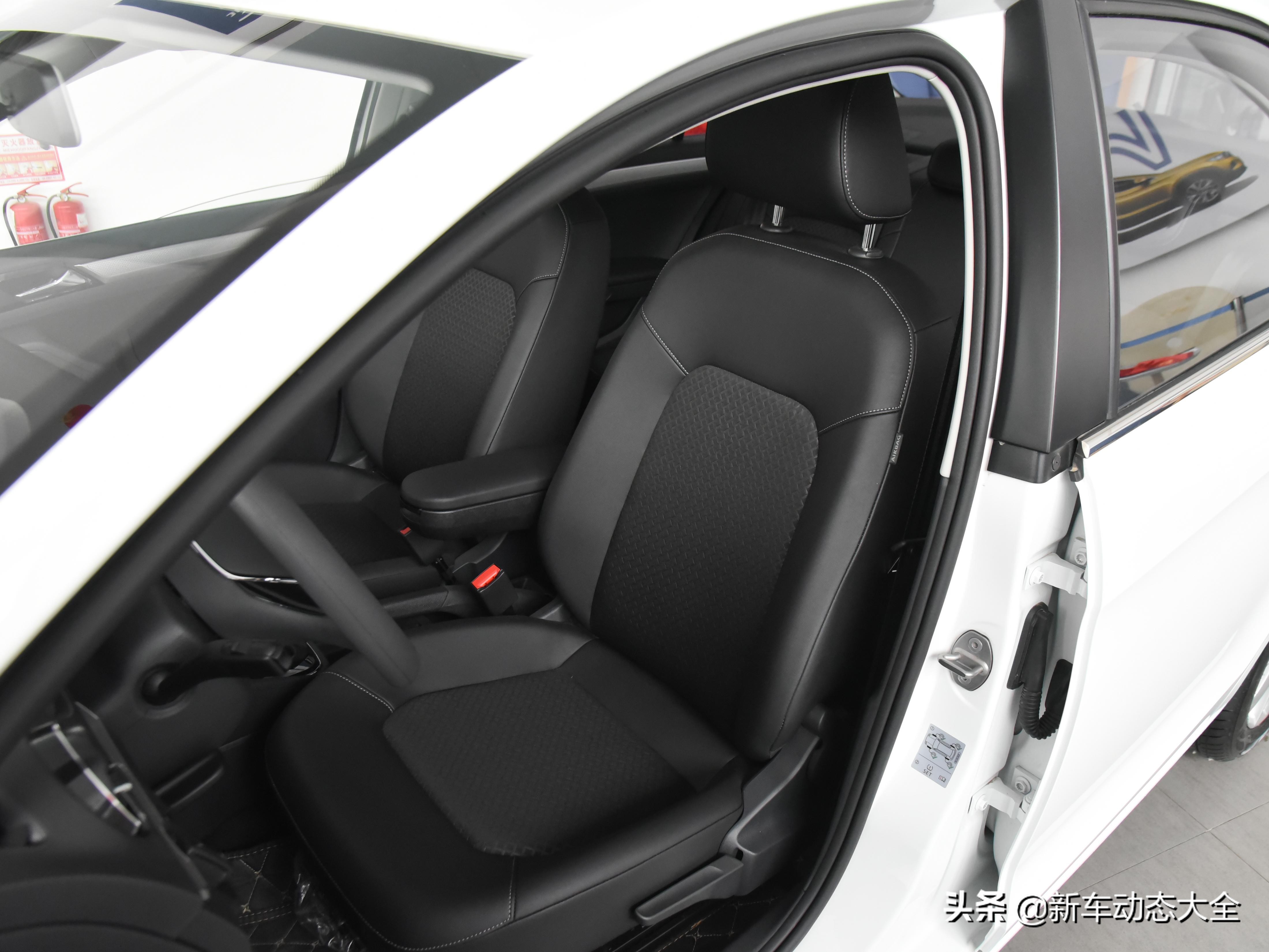 质优价廉合资车，5.6L超低油耗，空间不俗代步家轿，实拍捷达VA3