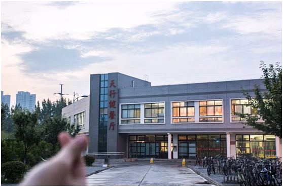 校内要乘电动车，坐拥7个“网红餐厅”，陕西这所211到底有多“大”？