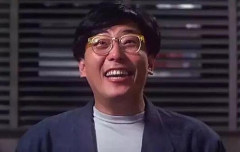 最为经典的还属于星爷合作的《整蛊专家》,作为友情客串的曹查理,出镜