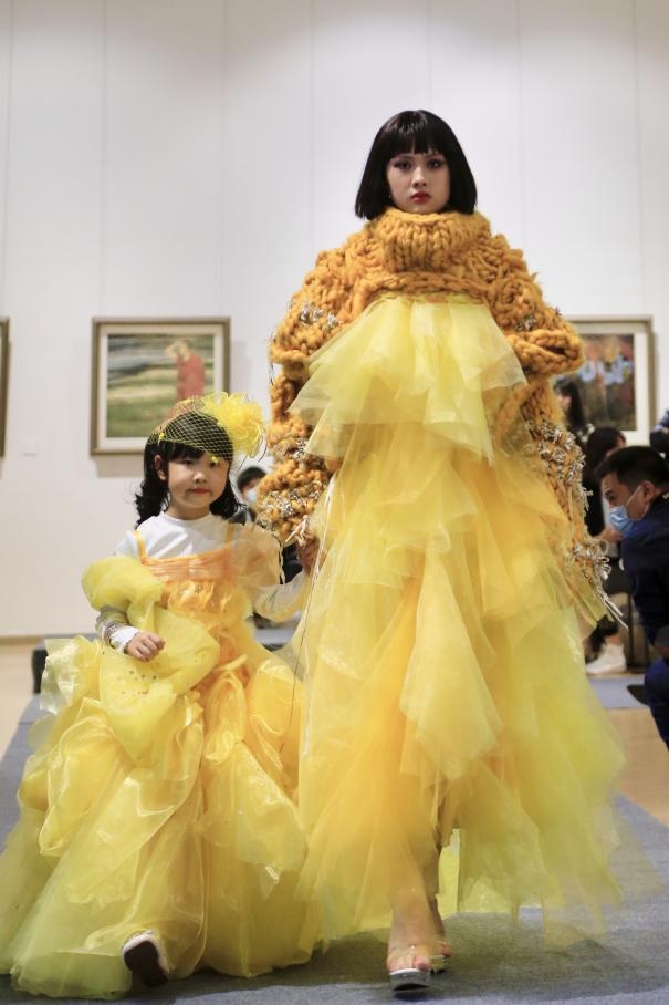 “最美美术馆”遇见“最美服装秀”江汉大学STYLE SHOW项目式教学成果展首秀圆满举行