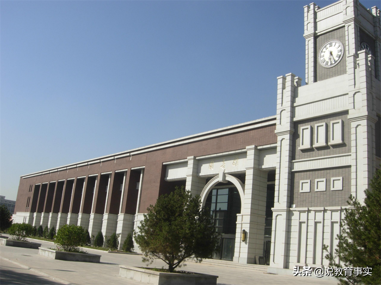 没有985、211名校头衔，实力却被国人高度认可，录取分还很亲民