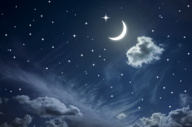 星光璀璨夜空美，点点繁星映眼帘
