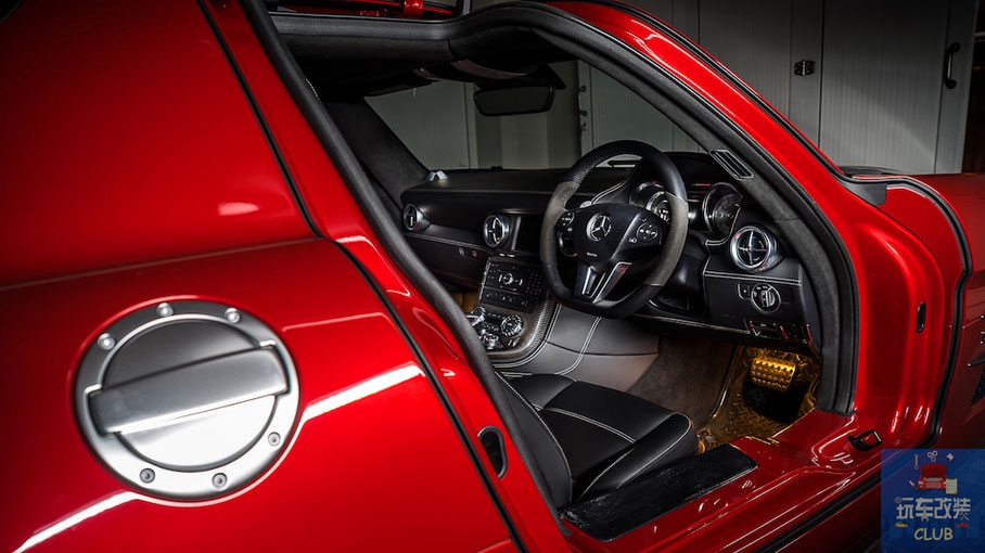 一辆具有“赛车血统”的超跑！奔驰SLS AMG！