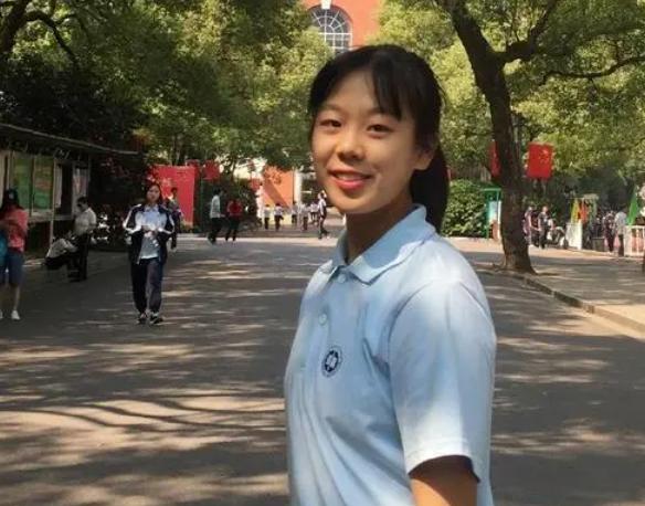 “一字马”女孩高考成绩公布，有人冷嘲热讽：分数这么低还这么作