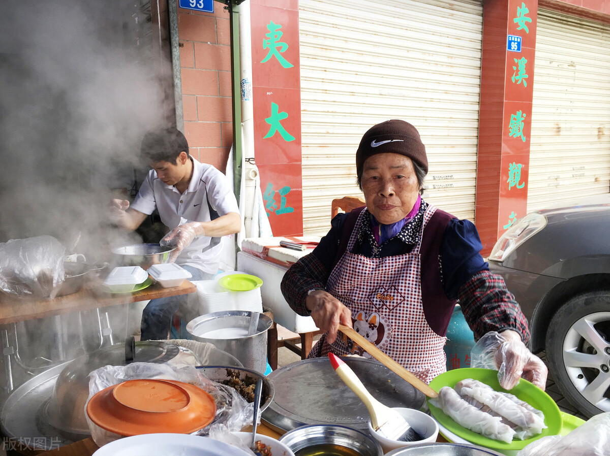 下岗大妈开早餐店，利用“免费引流”手段，一年盈利77万