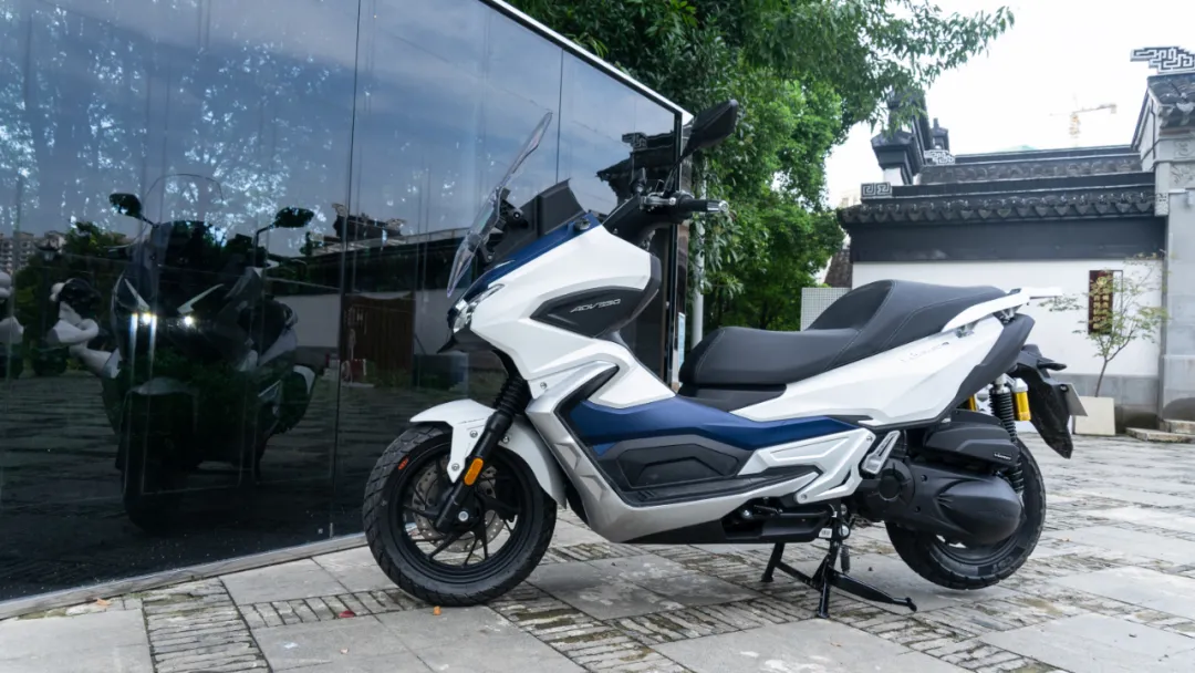 看起来很ADV的踏板—27890元起大阳ADV350静态测评