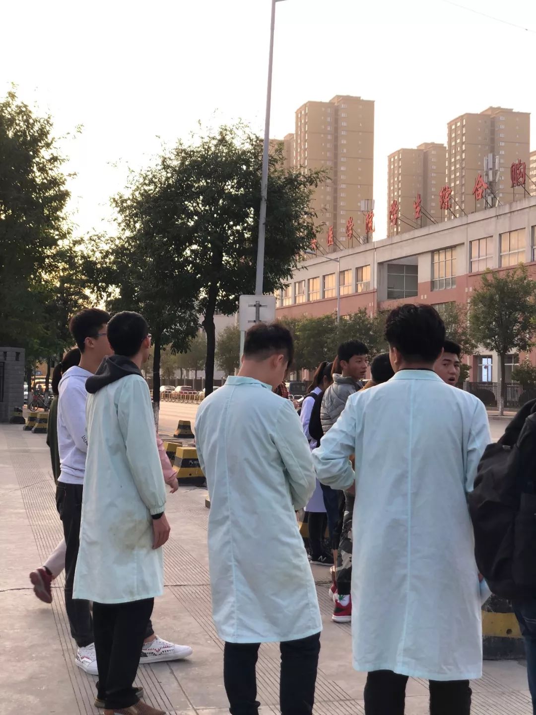 西安医学院，你太不容易了