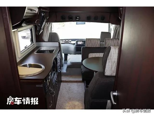 丰田中巴房车，4.0L柴油动力足，大空间像家一样三代同堂也住得下