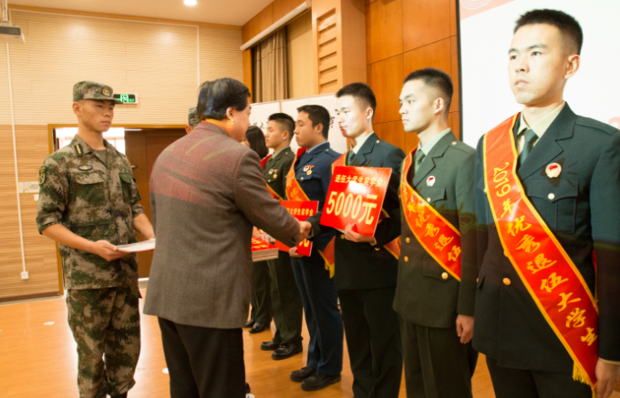 武警部队直招士官来了！和普通大学生参军不一样，直接授衔定级