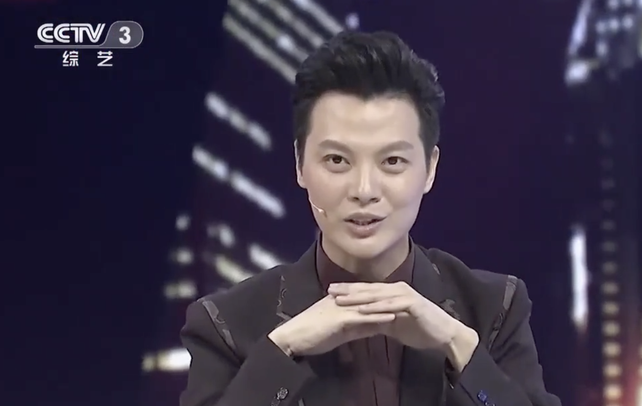 武汉女婿任鲁豫：含泪主持元宵晚会，经历过厚重的人生