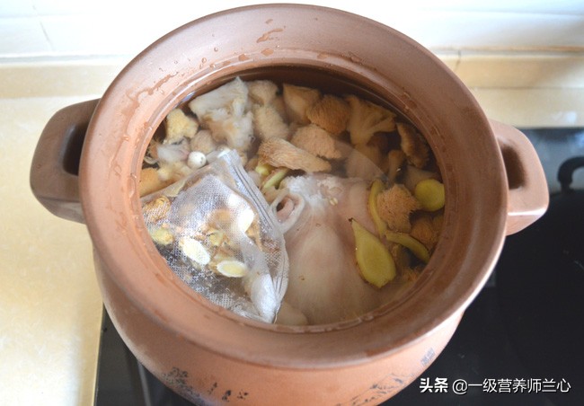 冬天养胃有妙招，猴头菇制成3道菜，孩子说好吃，老公说暖胃