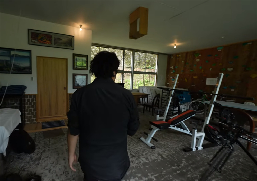 80后的他买下废弃学校，独居的日子一过就是7年，虽孤独却很自由