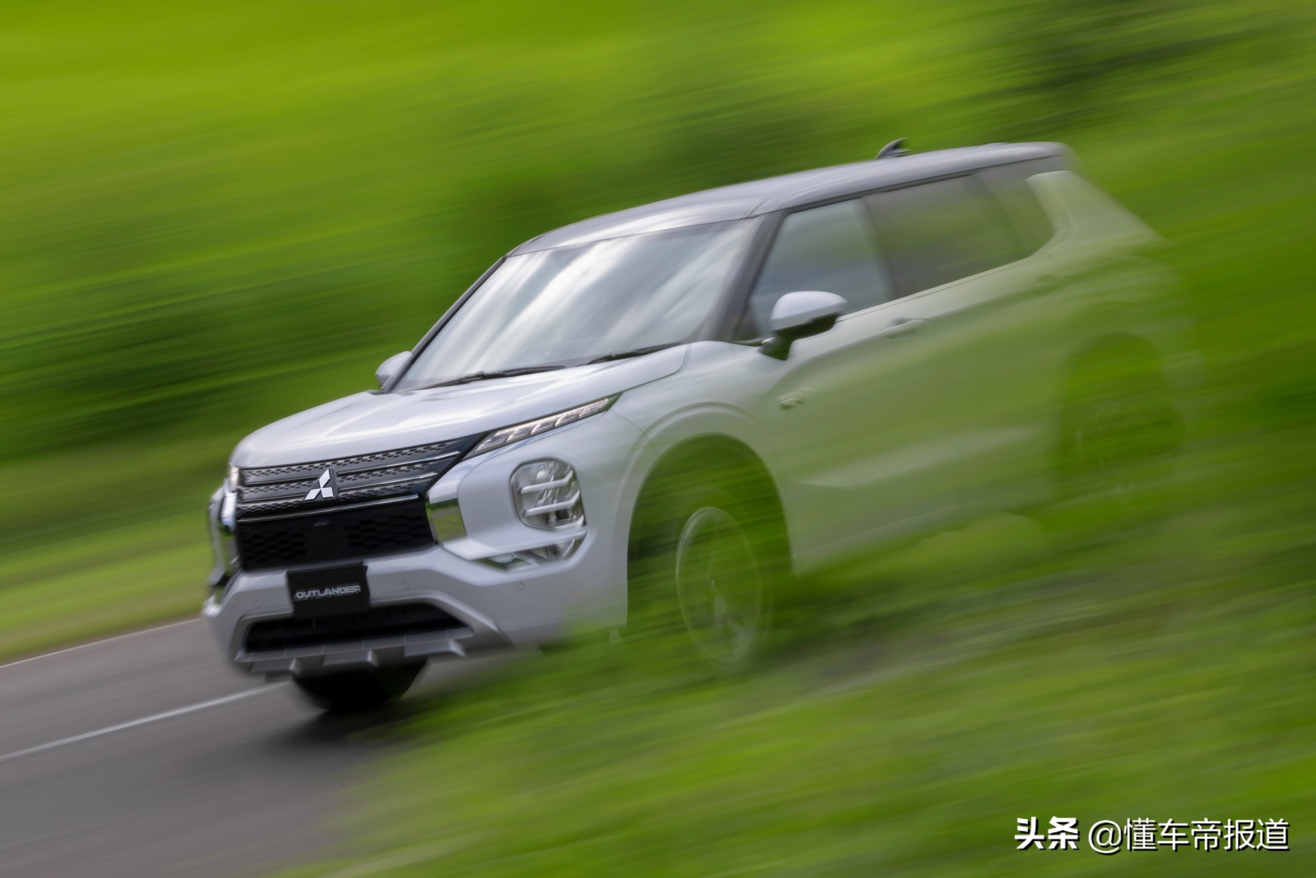 新车 </p><p>　　 约人民币16万起，换壳日产奇骏？曝三菱新欧蓝德PHEV预告图