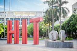 哈尔滨工业大学，工科为主，地处东北，不断向南的顶尖985高校