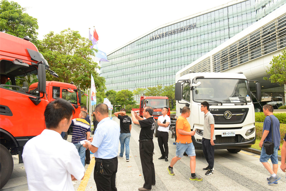 东风商用车深圳首场国六新品团购品鉴会现场订车557辆