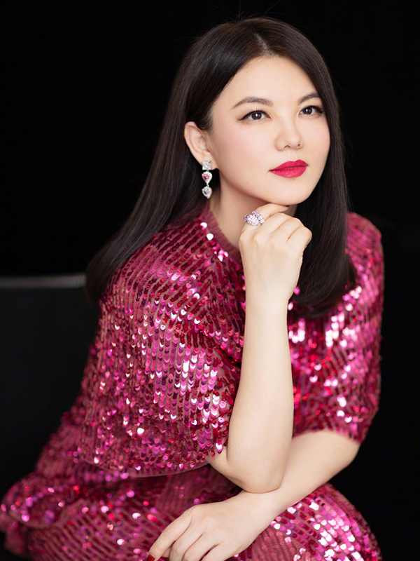 李湘不愧是"人间水蜜桃"!发福之后更显富态,竟然有点羡慕了