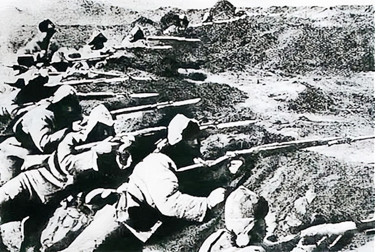 刑场上，战士亲手枪杀12名同志后自杀，用枪声发出绝密情报