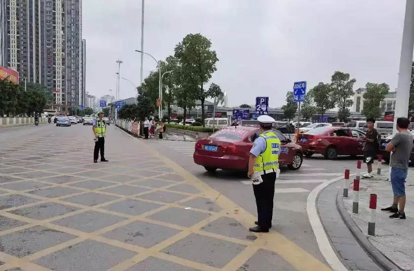 桂林北站站前东路全段禁停,违者罚200元记3分!以后怎么接送人?