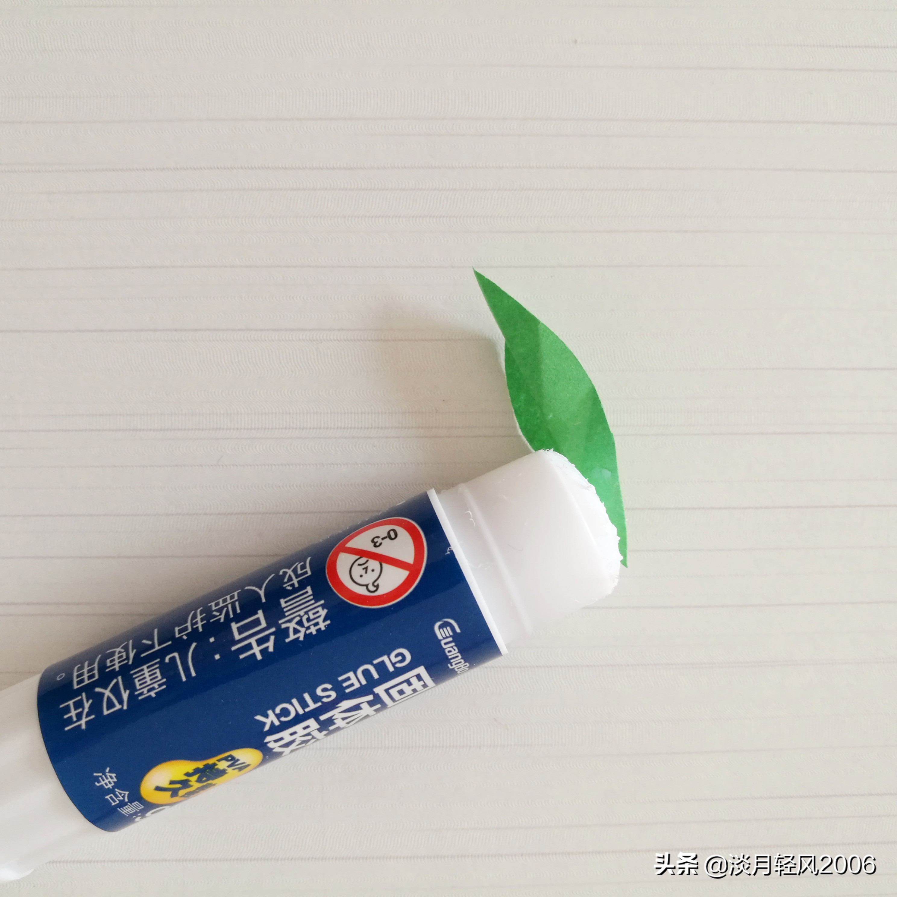 幼儿园手工，自己动手用卡纸做清新小花爱心贺卡，可以当手工作业