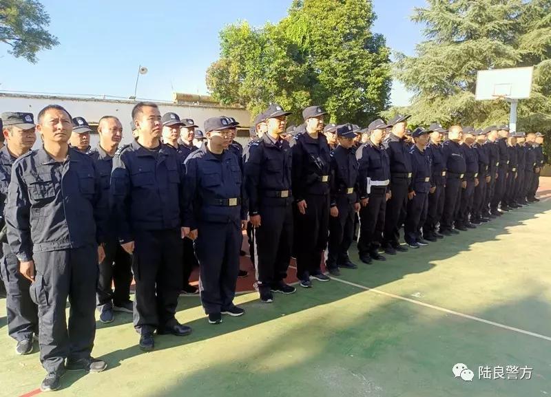 云南曲靖:陆良县公安局开展全警实战大练兵达标考核集中训练暨体能