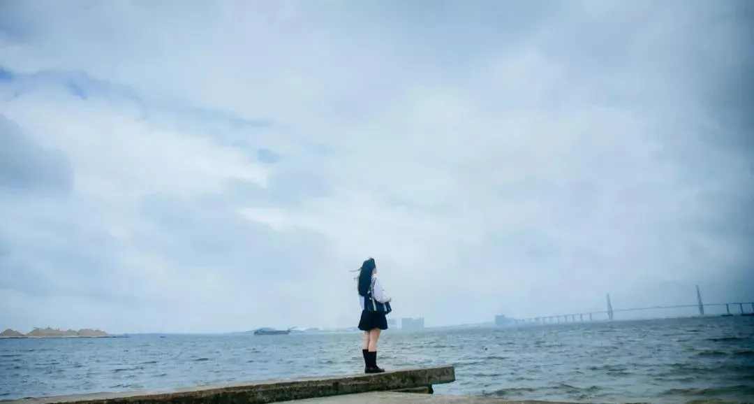 95后情侣自拍小视频被抓：毁掉三观最快的方式，就是让他赚快钱