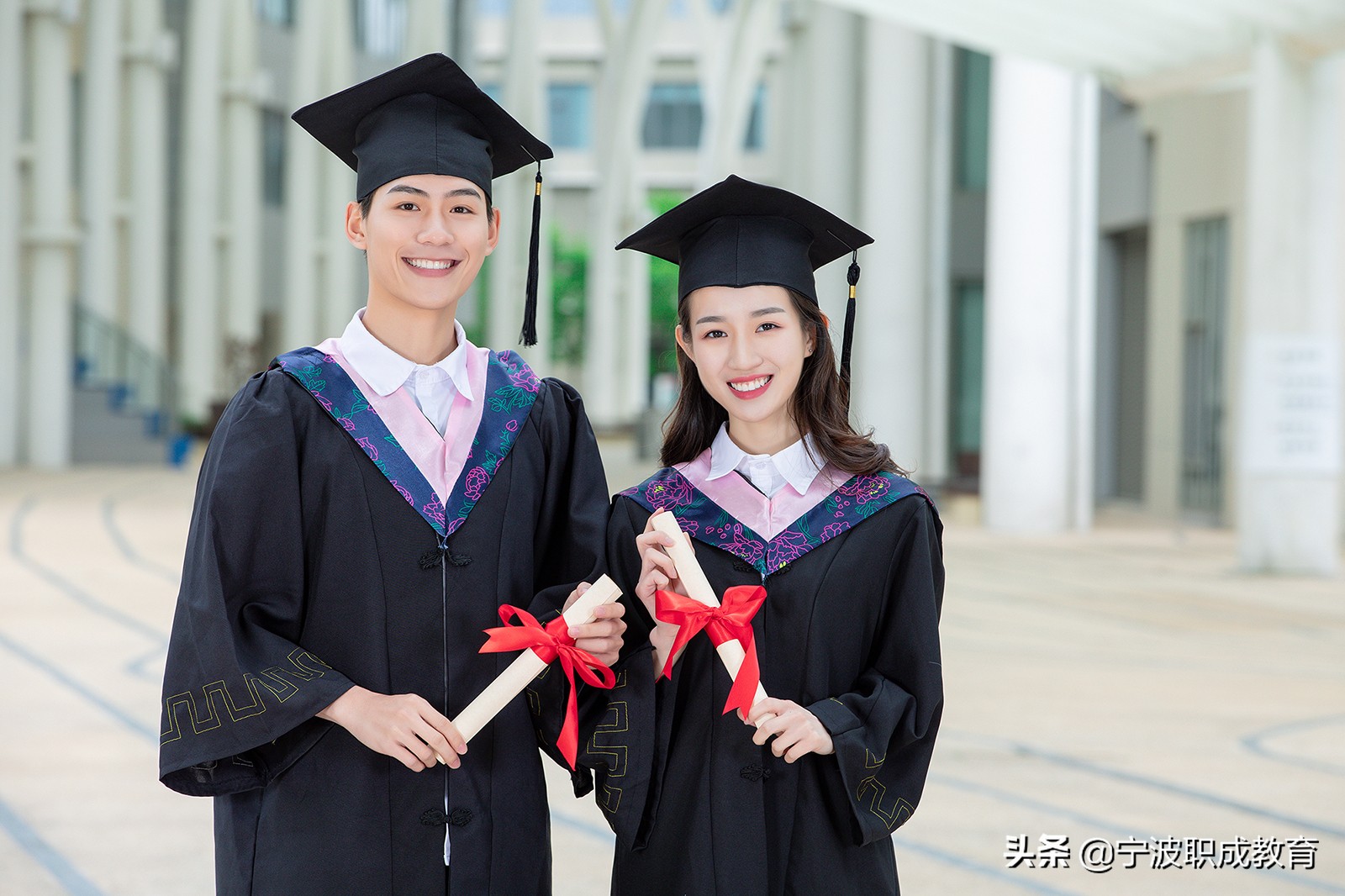 初中学历怎么参加成人高考？自考大专需要花多少钱？