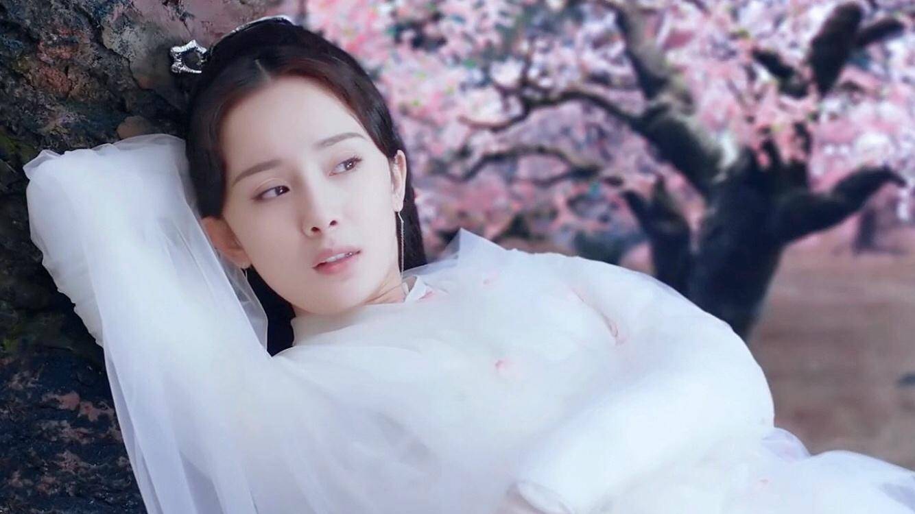 杨幂的黑料比作品还多，是怎么成为商业和演技并存的女演员