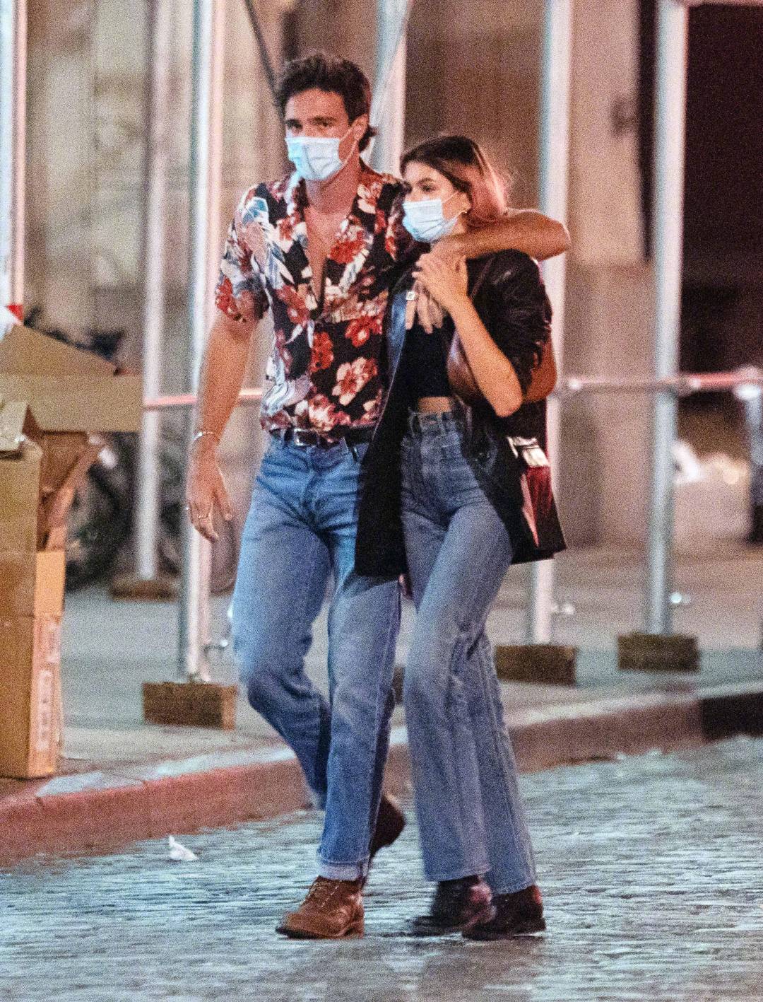 乔伊金还被采访过,和前男友一起拍爱情电影续集是什么感受.