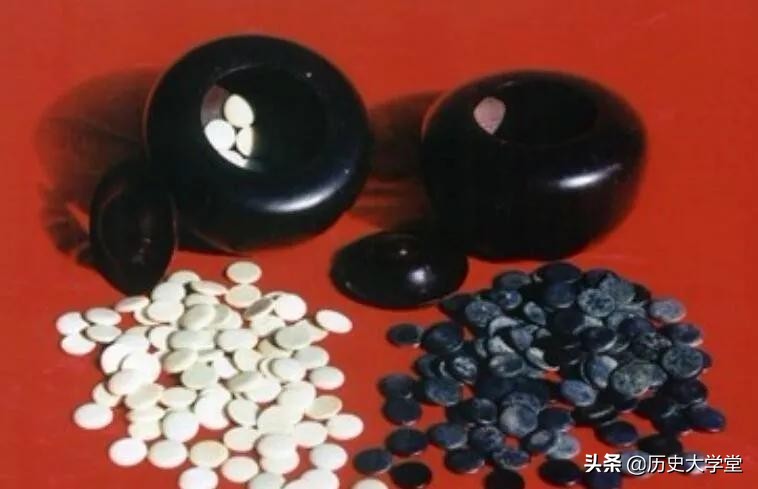 现代围棋是黑棋先下，为何在《雍正王朝》剧中却是白棋先下