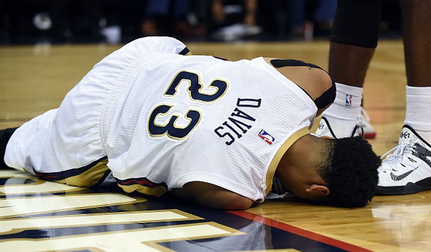 nba比赛为什么有野哨(这些球迷太不理智！浓眉在自家主场被嘘，有人自带哨子致比赛延误)