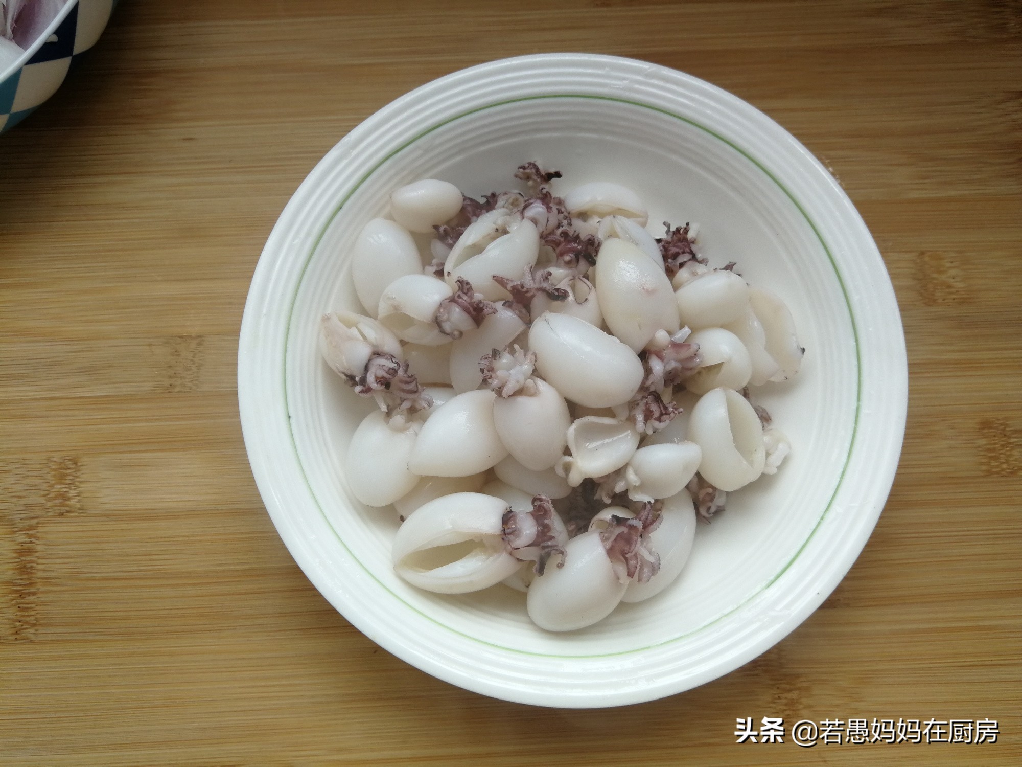 20块钱买一包墨鱼仔，随便一炒比肉香，脆嫩Q弹，还能增强抵抗力