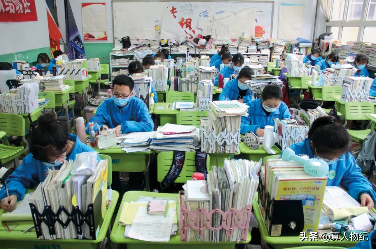 一组清华大学“偷拍照”流出，“放纵成瘾”的大学生，该醒醒了