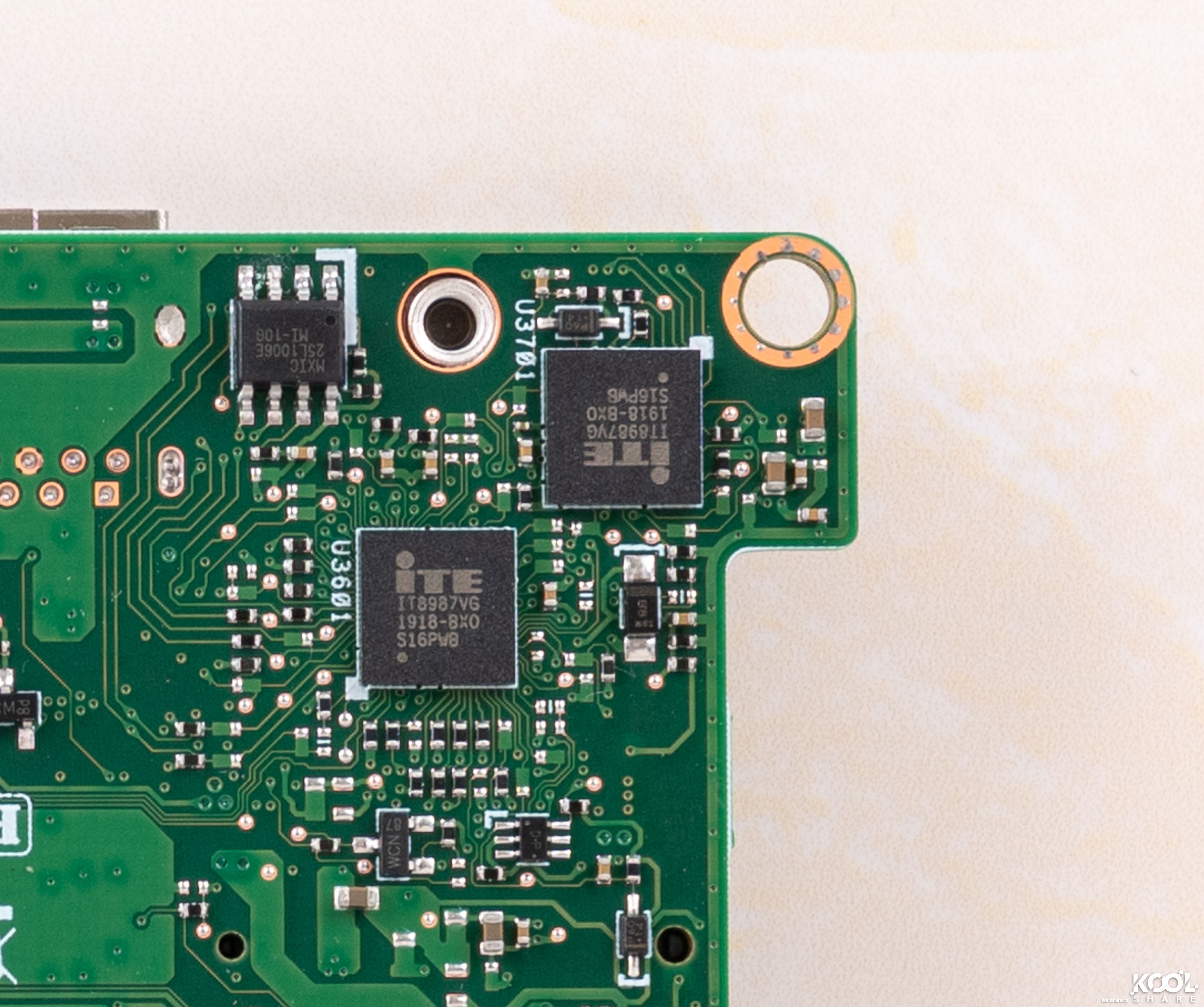 Intel NUC8CHK Chaco Canyon 开箱拆解评测