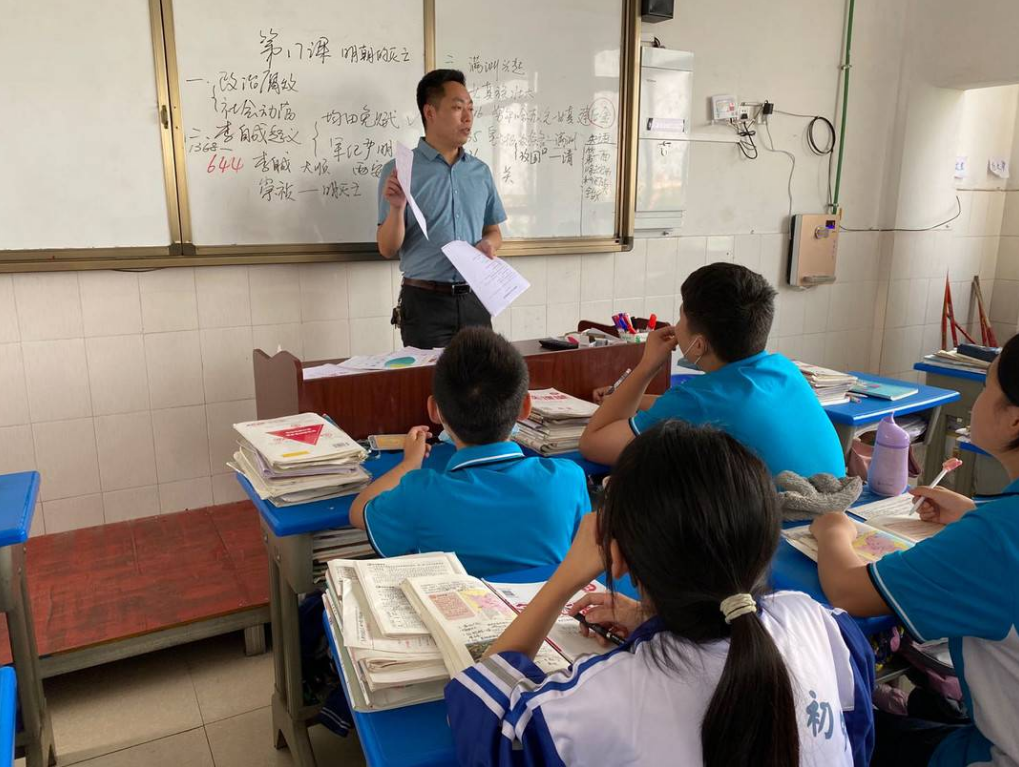 高三学生补课花15万，两次模拟考试均拿第一，却遭到同学的嘲笑