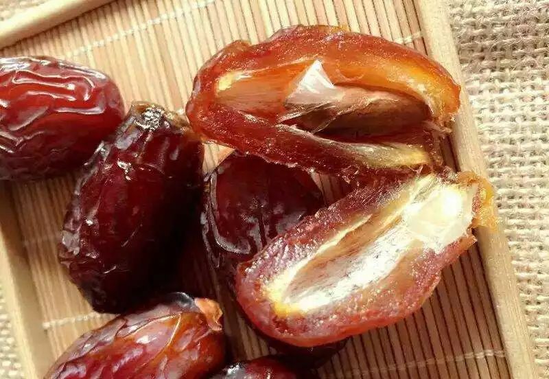 椰枣是椰子还是枣？到底和红枣有啥不同，口感软糯香甜，营养丰富