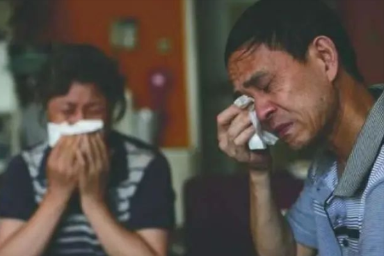 10年前，卖肾买苹果手机的少年，获赔147万后，生活却过得很难堪