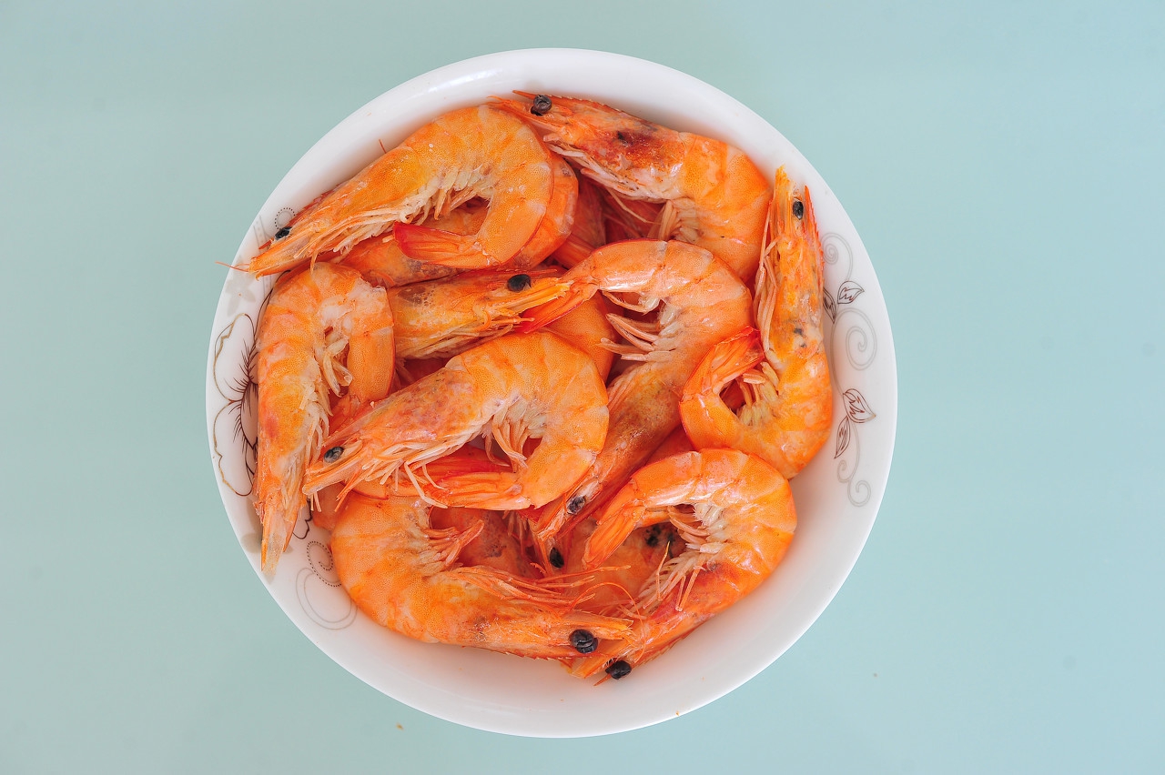 清蒸虾需要多长时间?冷水蒸还是热水好?一文学会蒸虾,建议收藏