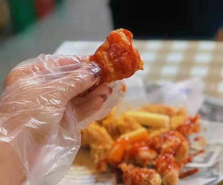 成都“最火”炸鸡自助，19.9一位并不便宜，网友：外卖10元吃饱