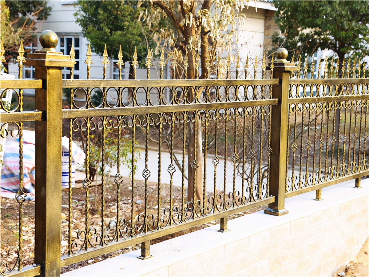 合适的铁艺围墙庭院护栏是如何选择的?
