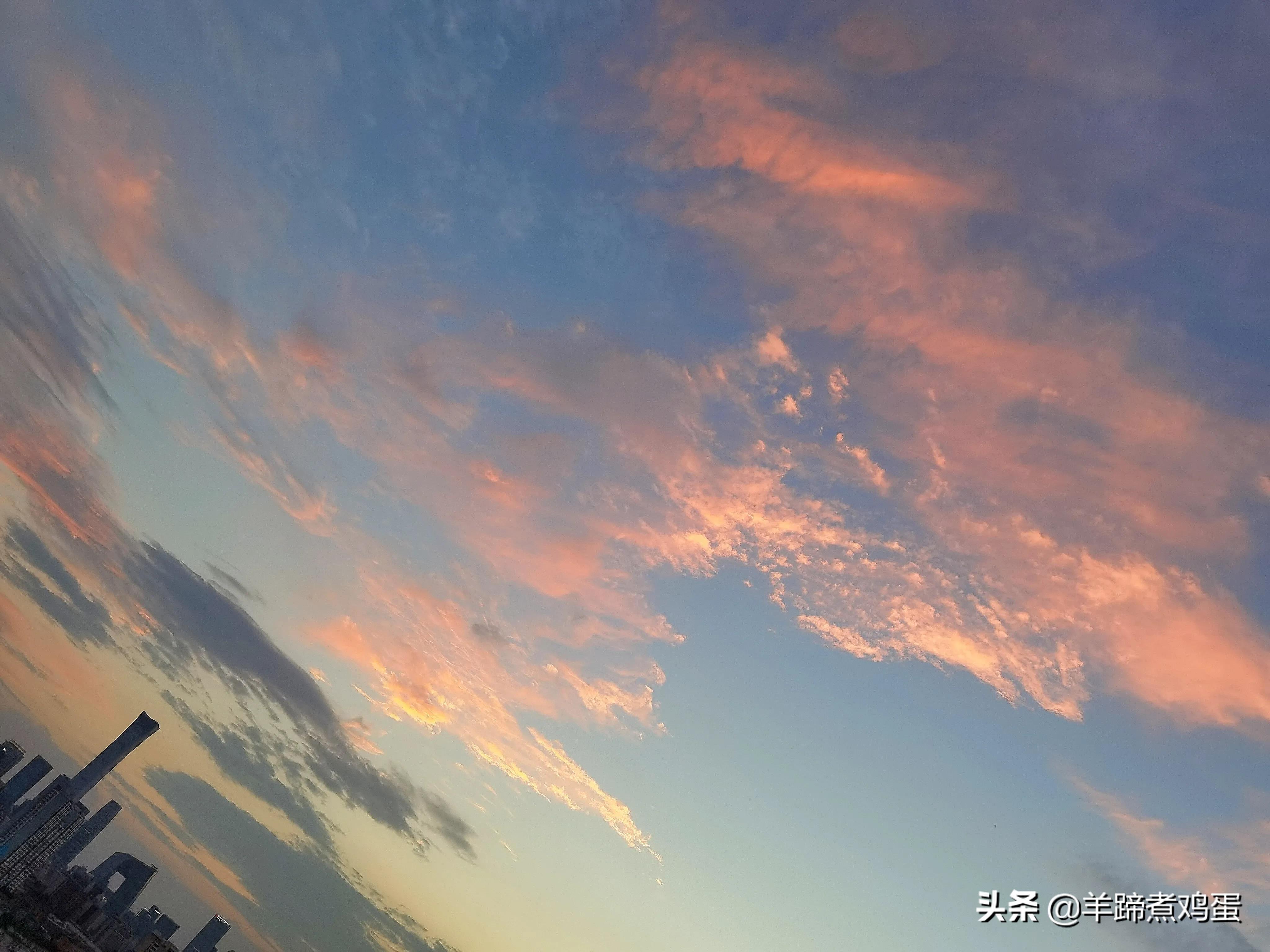 淫雨唤云行日隐耀霞红--雨后北京云空的美丽身影留下霞浓