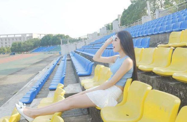 穿黑色裤袜“运动媛”，学校赛跑拿第一反被骂，校友澄清事情反转