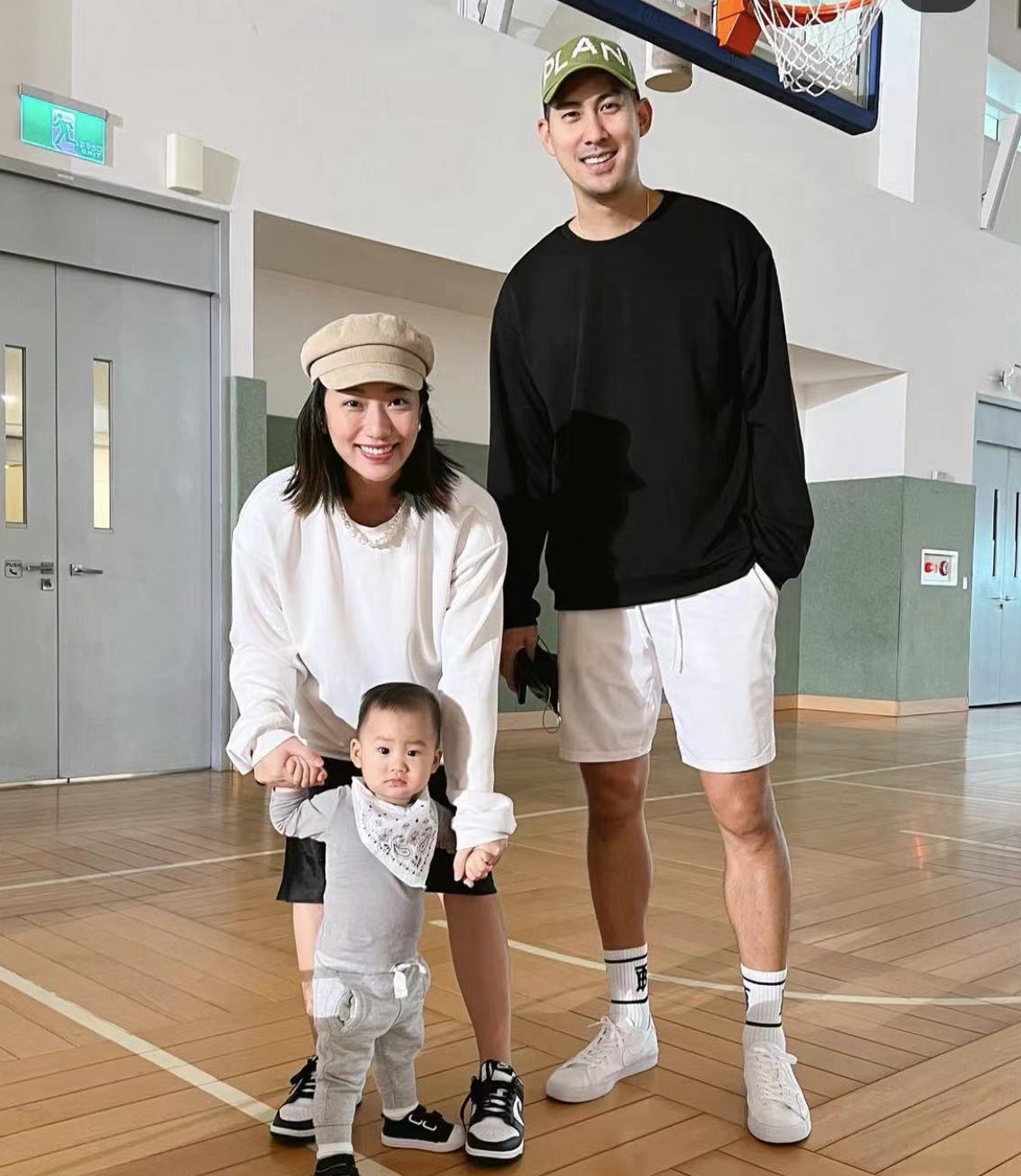 高以翔好友毛加恩二胎女儿6个月早产仅生存5天，夫妻抱娃亲吻泣别