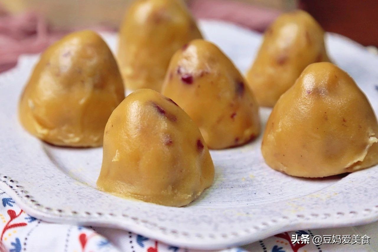 只需开水烫一烫，不放发酵粉，做出的面食一样松软可口