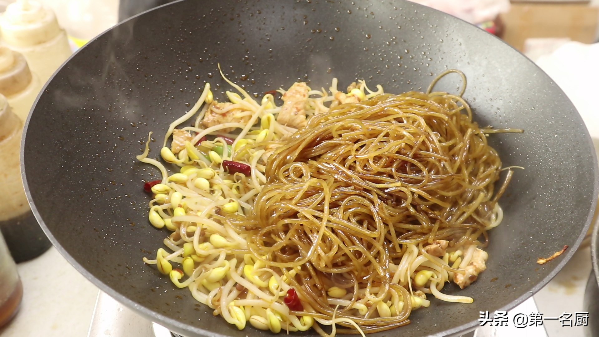 黃豆芽炒粉條,黃豆芽炒粉條的家常做法