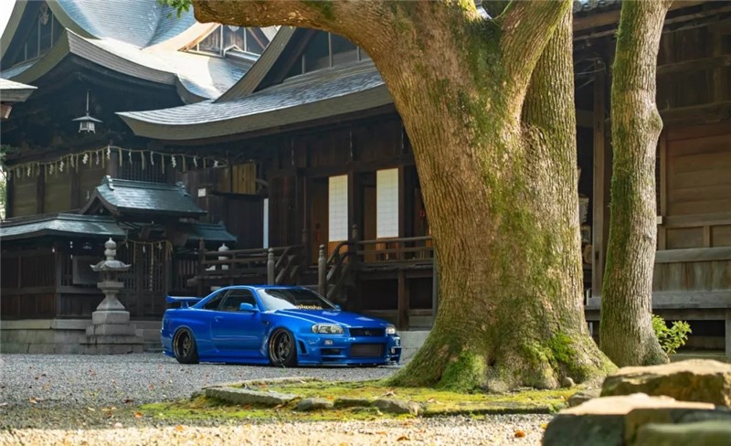 一台我们可以“仔细打量改装”的日产战神GTR R34 !