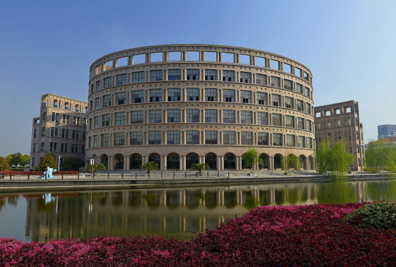 后悔没报！今年严重断档的财经类大学，最低529分，骤降6.7万位次