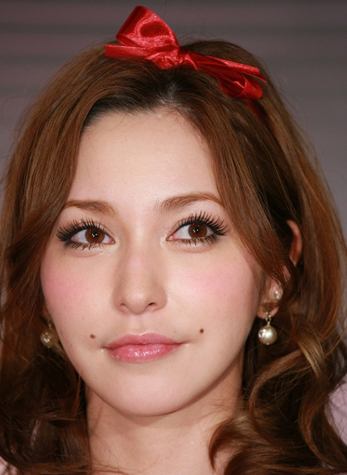 脸上这4个地方长"痣"的女人,千万别点掉!留着更女神招桃花