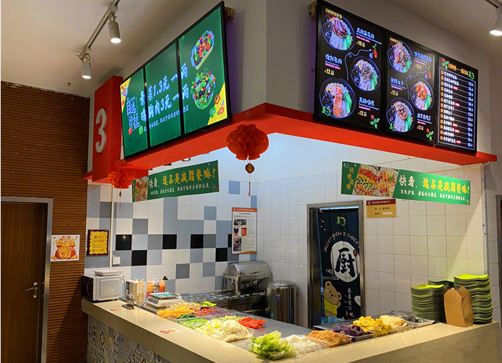 重庆一高校食堂超贴心，为师生开设减脂窗口，不少学生跃跃欲试