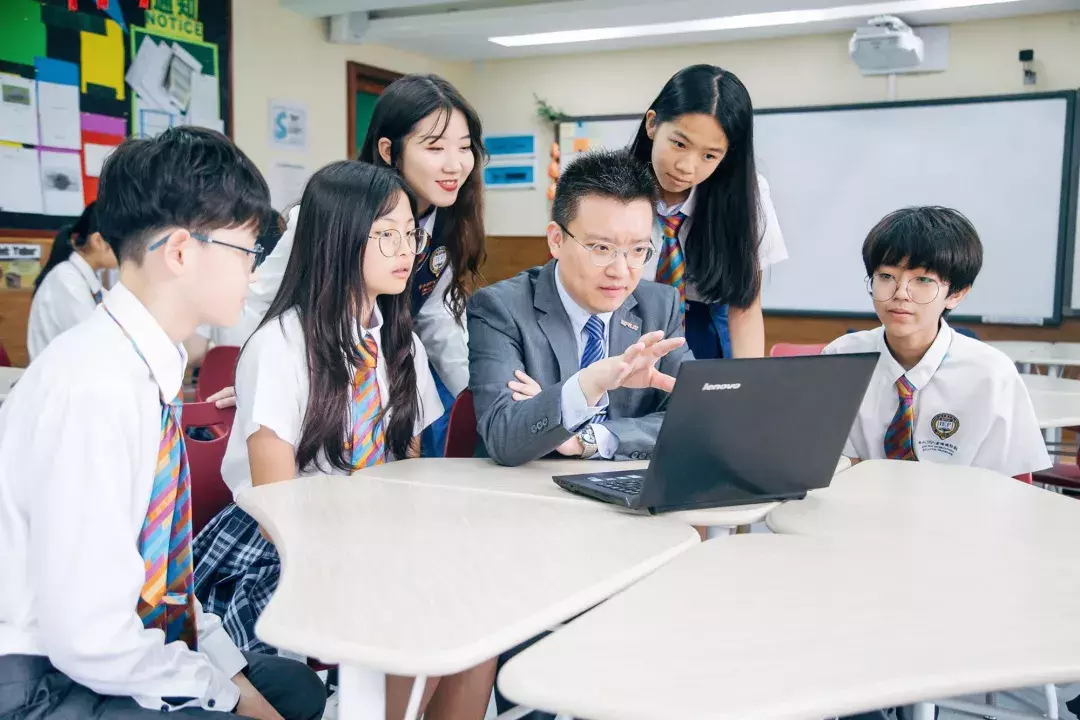 读外国语学校吗？ 学生自信开朗，成绩好，出口多那种！